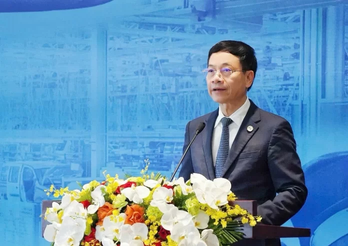 photo-1744881433487-1744881435001713445000